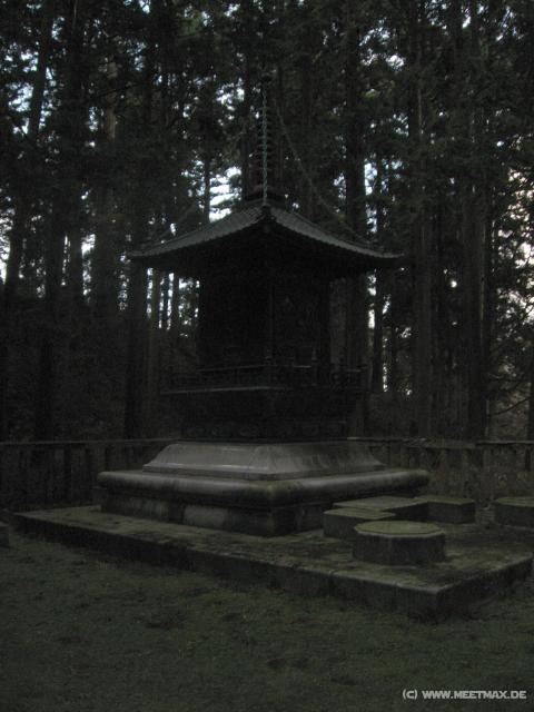 3943