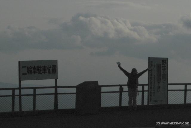 3952_Yuri_over_the_clouds
