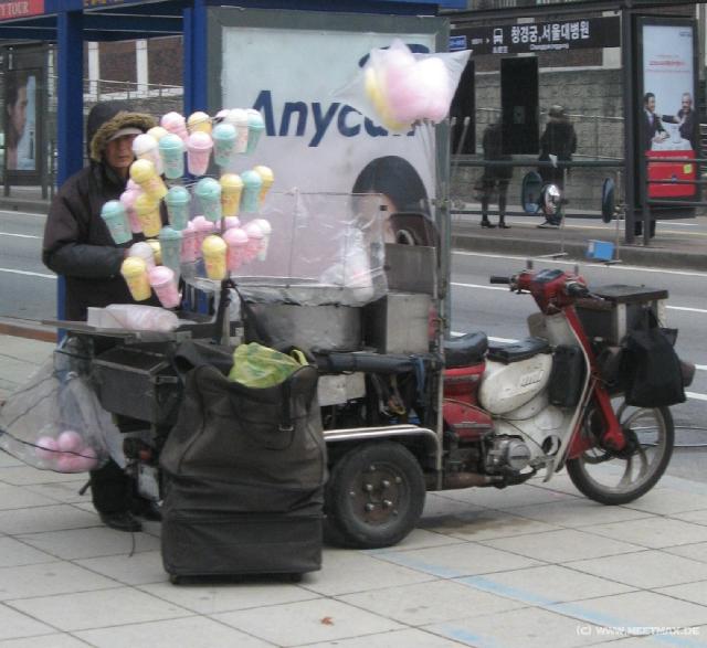 4629_Cotton_candy_vendor