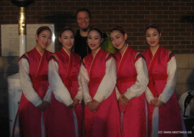 4666_Markus_and_the_drummer_girls