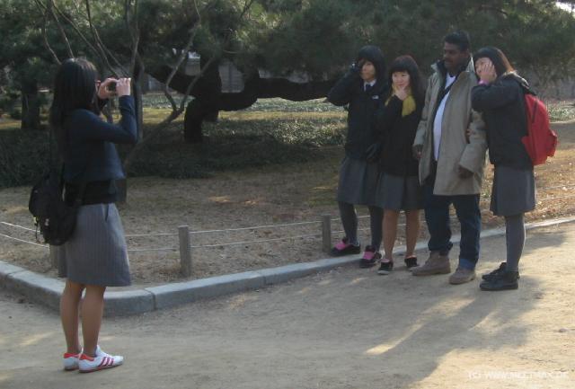 4709_Photos_with_foreigners