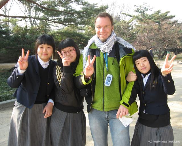 4710_Photos_with_foreigners