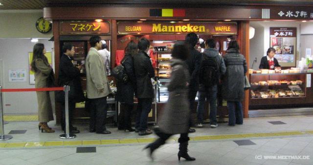 4016_Schlangestehen_f�r_Waffeln