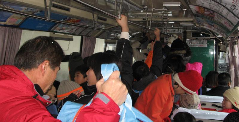 3159_Crowded_bus