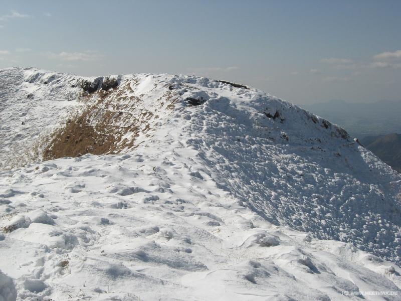 5617_Crater_rim