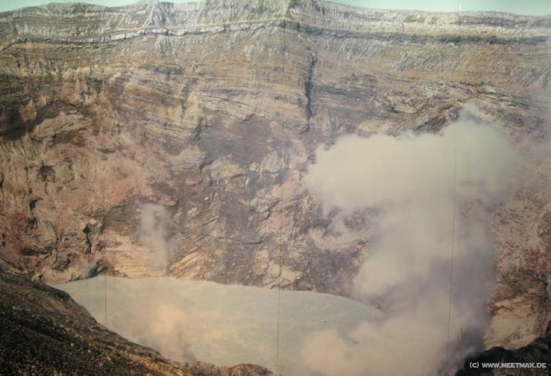 5647_Nakadake_crater