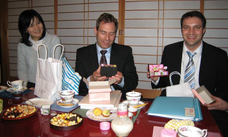 1738