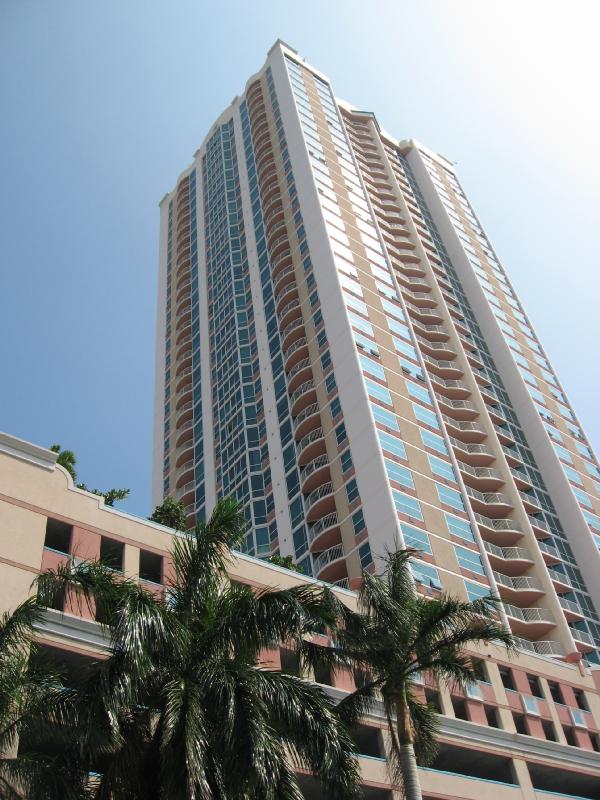8363_TV_building