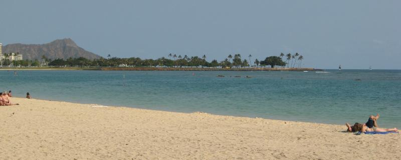 8382_Ala_Moana_beach_park