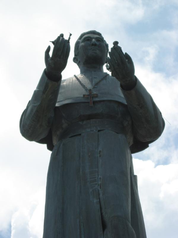 8944_Archbishop_Flores