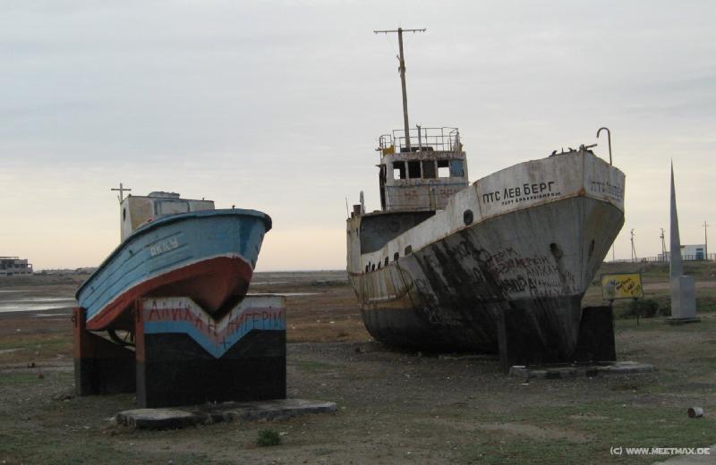 9486