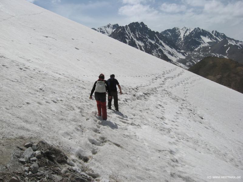 9894_Snow_walk