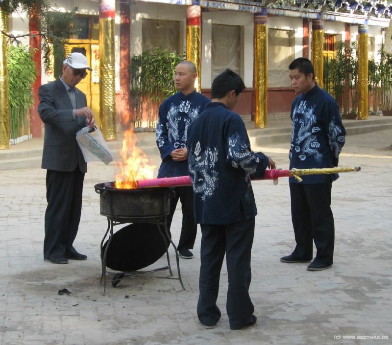 0201_Giant_incense_stick