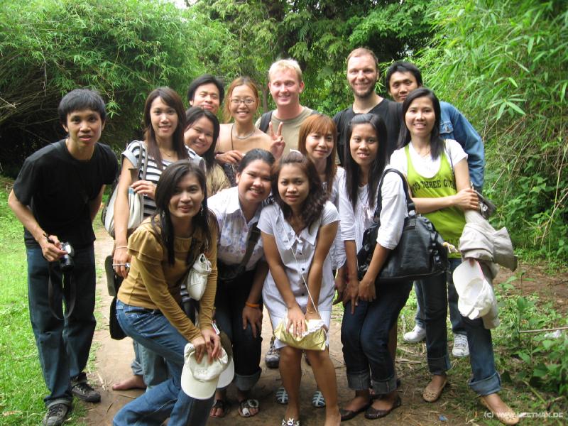 1319_Lao_group_picture