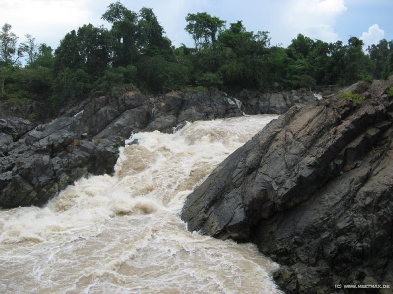 1328_Tat_Somphamit_Waterfall