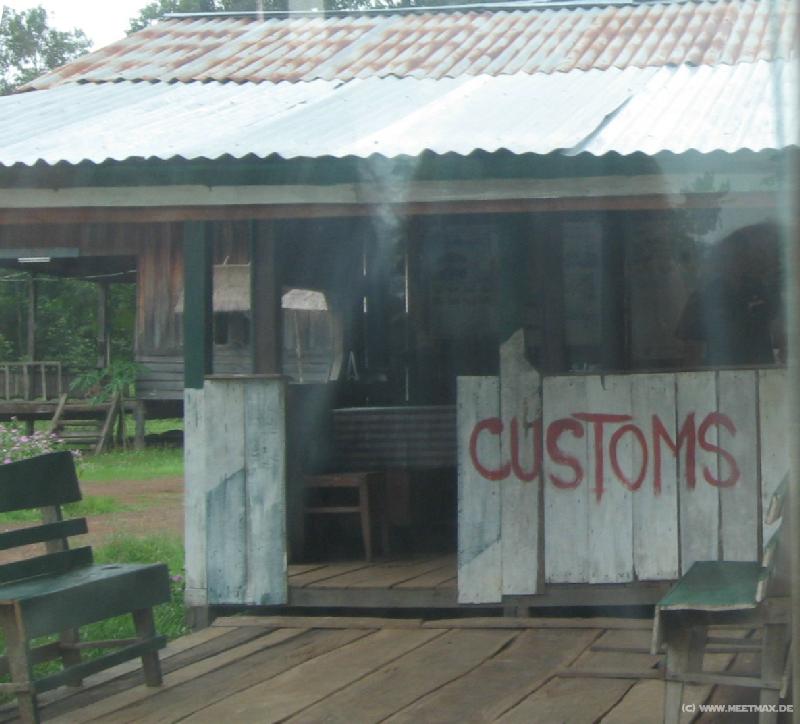 1362_Lao_customs_checkpoint