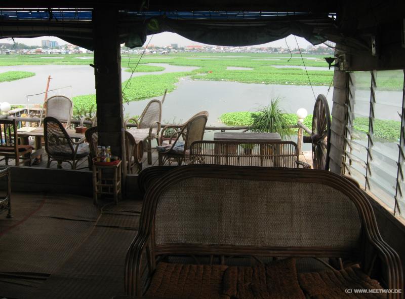 1395_Floating_Island_bar