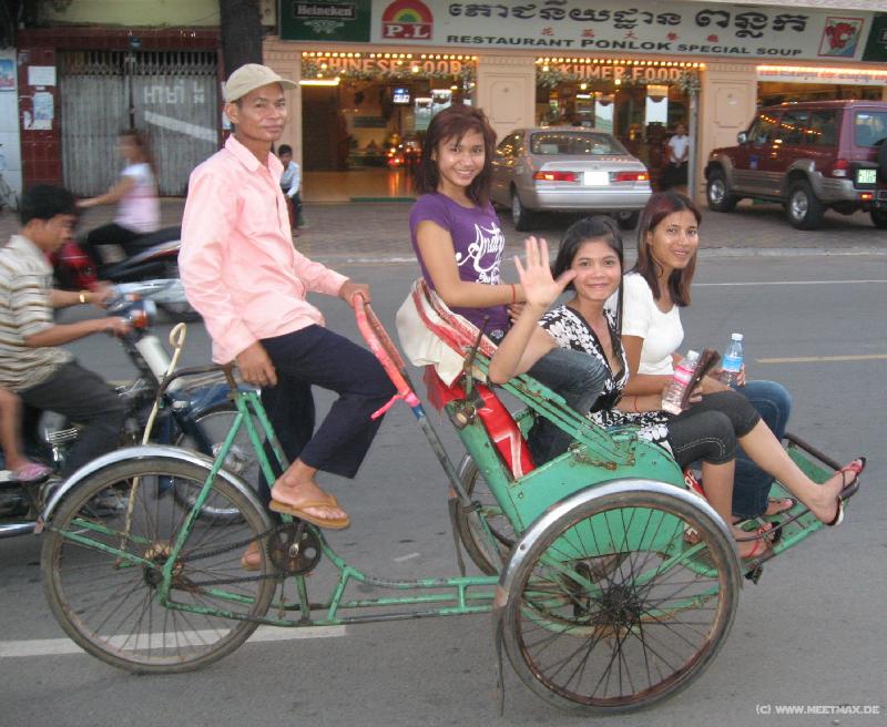 1523_Bike_girls