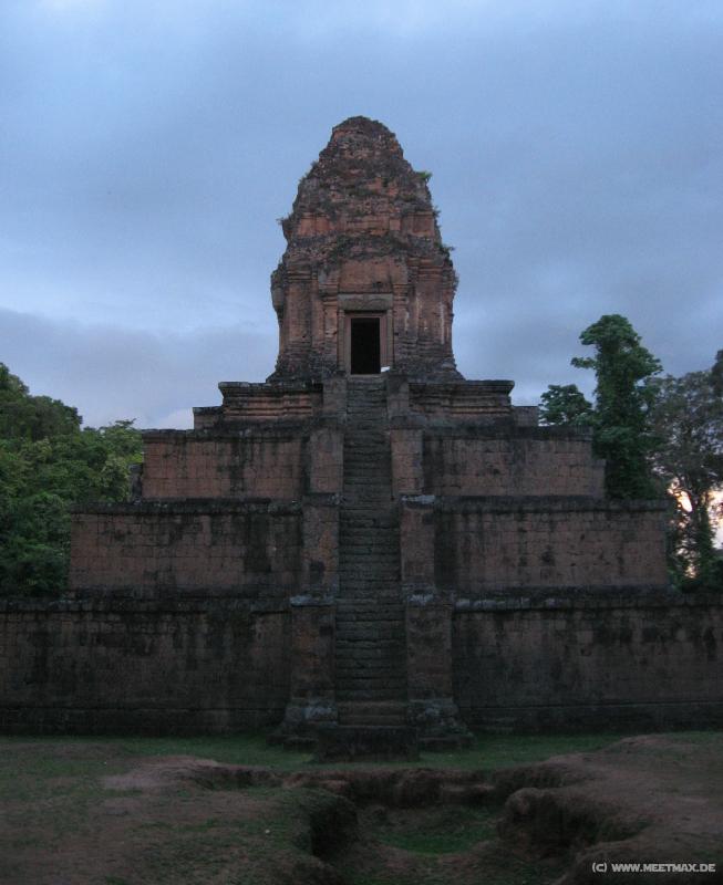 1812_Phnom_Bakheng