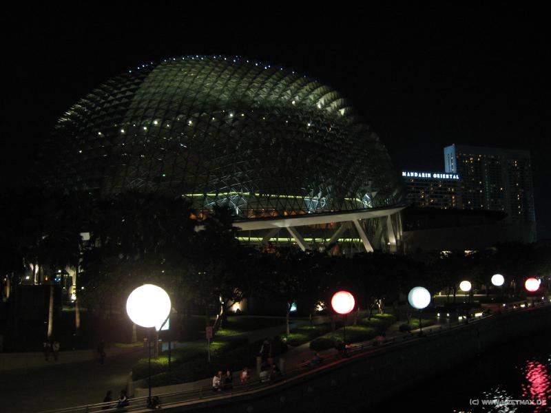 2314_Esplanade_Theatres_on_the_Bayjpg