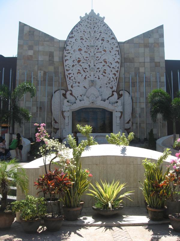 2341_Bali_bombings_memorial