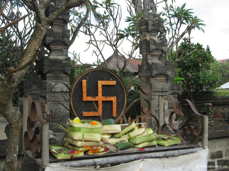 2347_Swastika