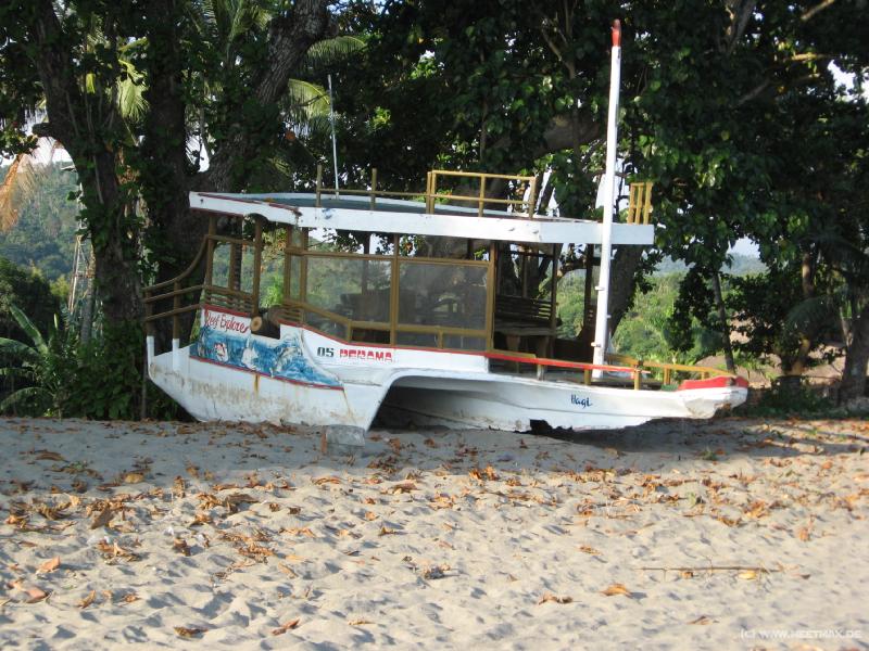 2415_Perama_boat