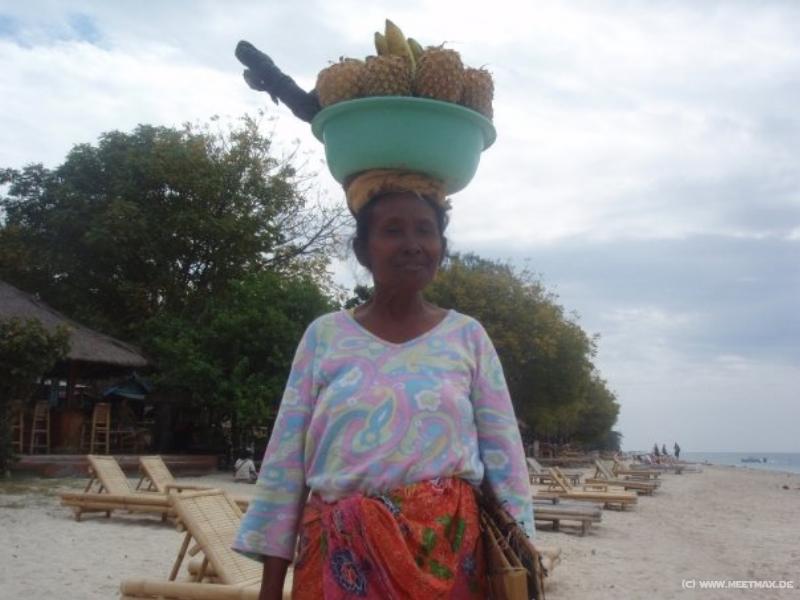 0036_Fruit_lady