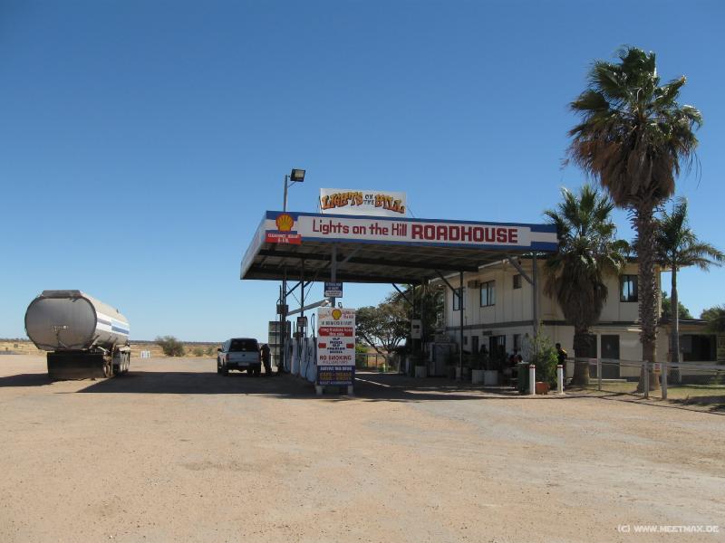 2122_Lights_on_the_Hill_Roadhouse
