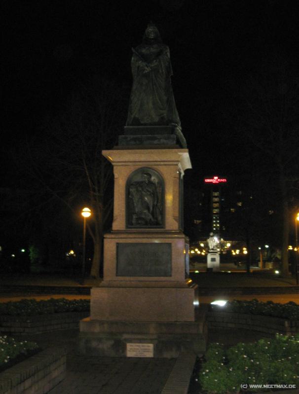 2516_Victoria_Square