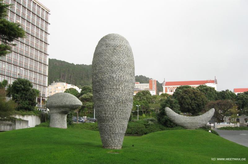 3048