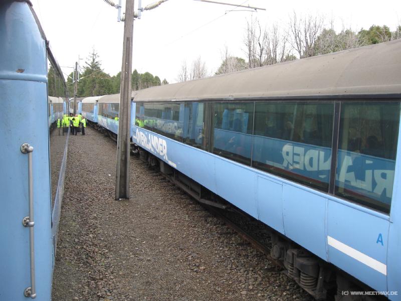 3234_Train_meeting