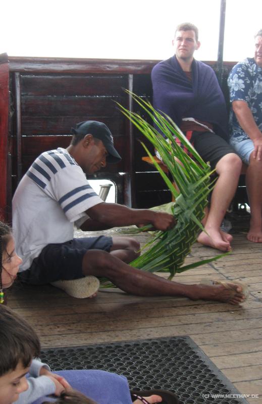 3434_Palm_leaves_basket