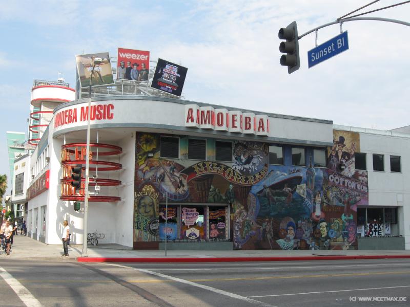 3708_Amoeba_at_Sunset_Bl