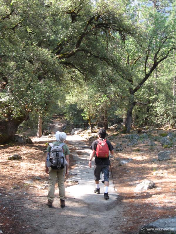3999_Hiking