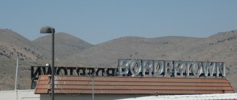 0179_Bordertown
