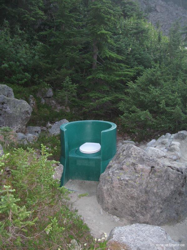 0925_Throne_toilet