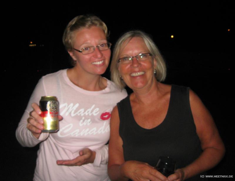 1090_Laura_Carol
