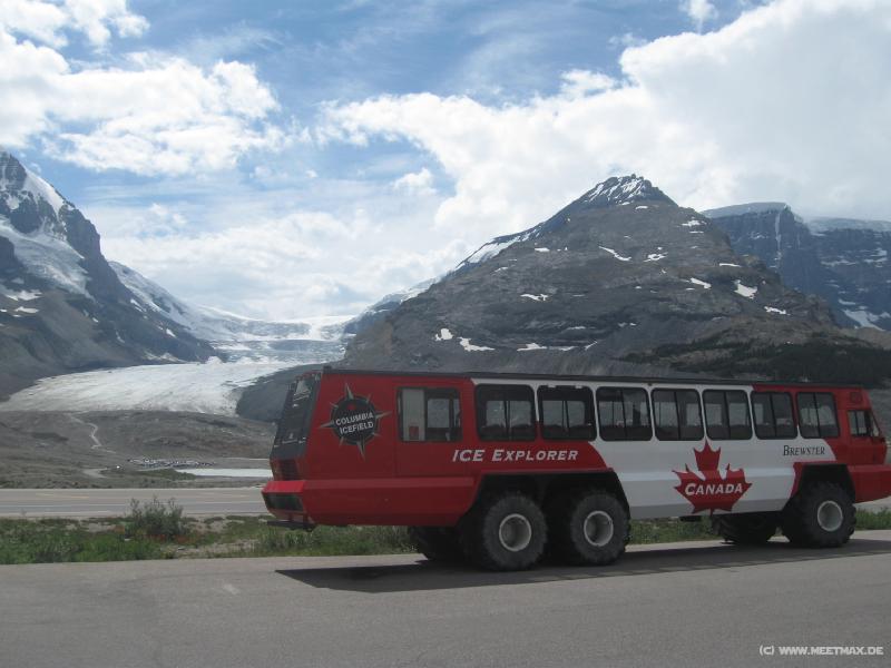 1392_Athabasca_Glacier_Explorer