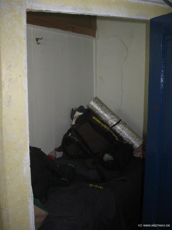 2034_Hotel_room