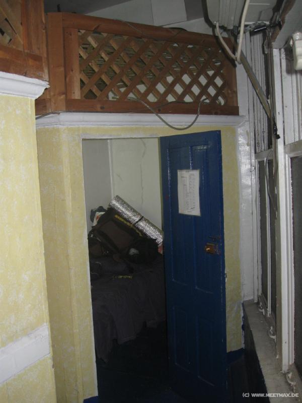 2035_Hotel_room
