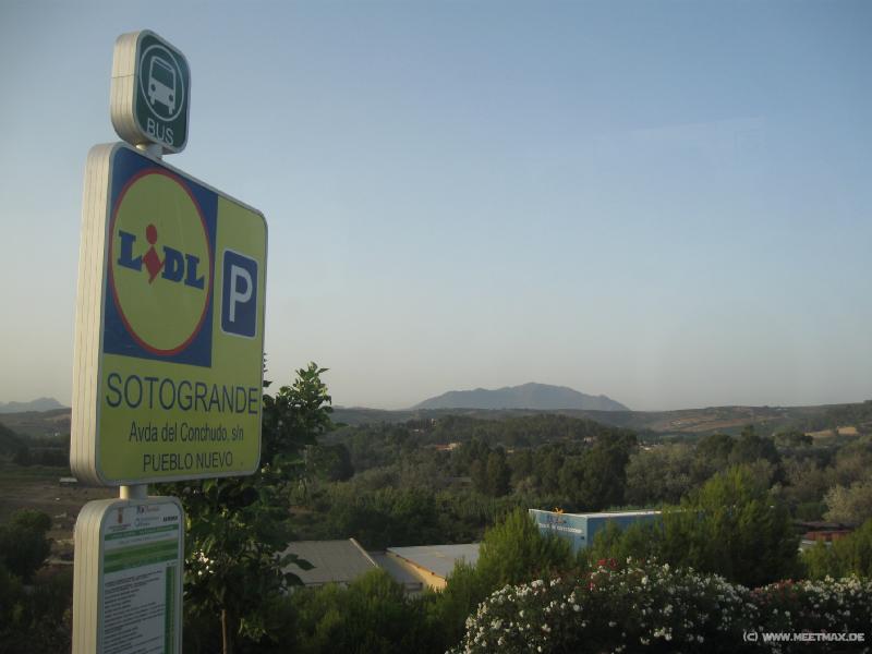 2855_Lidl_bus_stop