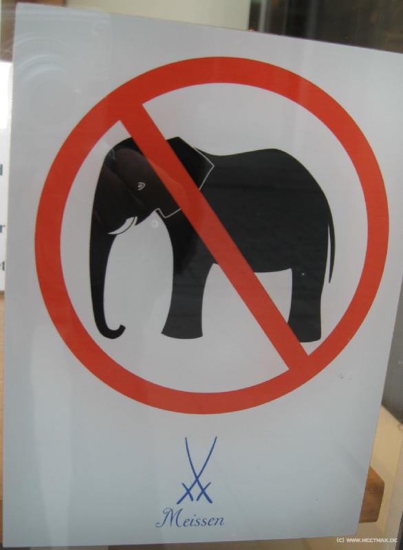 7489_Porzellanladenelefant