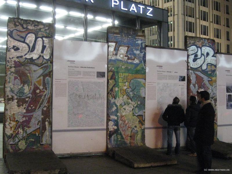 8730_Berlin_Wall_pieces