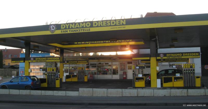8748_DD-Fan-Tankstelle