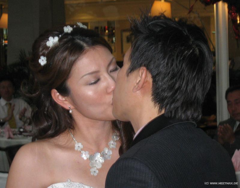 0306_Wedding_kiss