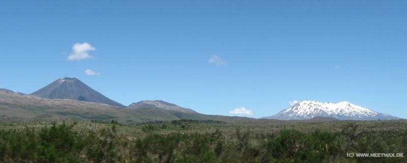 1638_Mts_Ngauruhoe_and_Ruhapehu