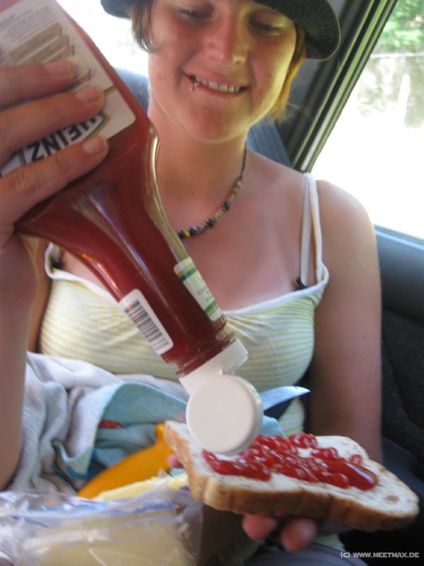 2072_Ketchup_Steffi