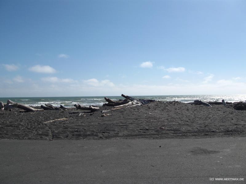 2075_Castlecliff_beach