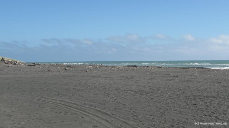 2078_Castlecliff_beach